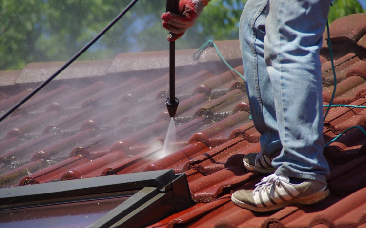efficient tile roof cleaning